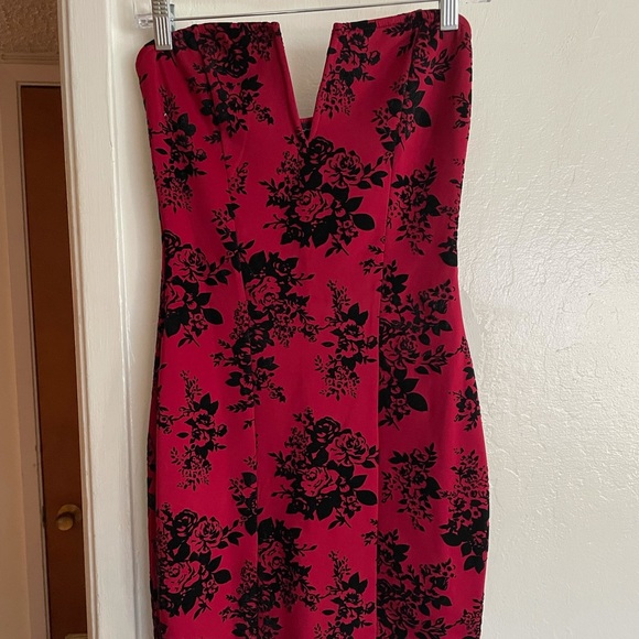 Dresses & Skirts - Strapless Mini Dress
